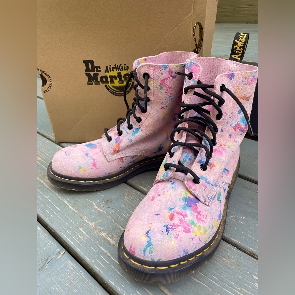 Dr. Martens Rainbow Suede, US 10